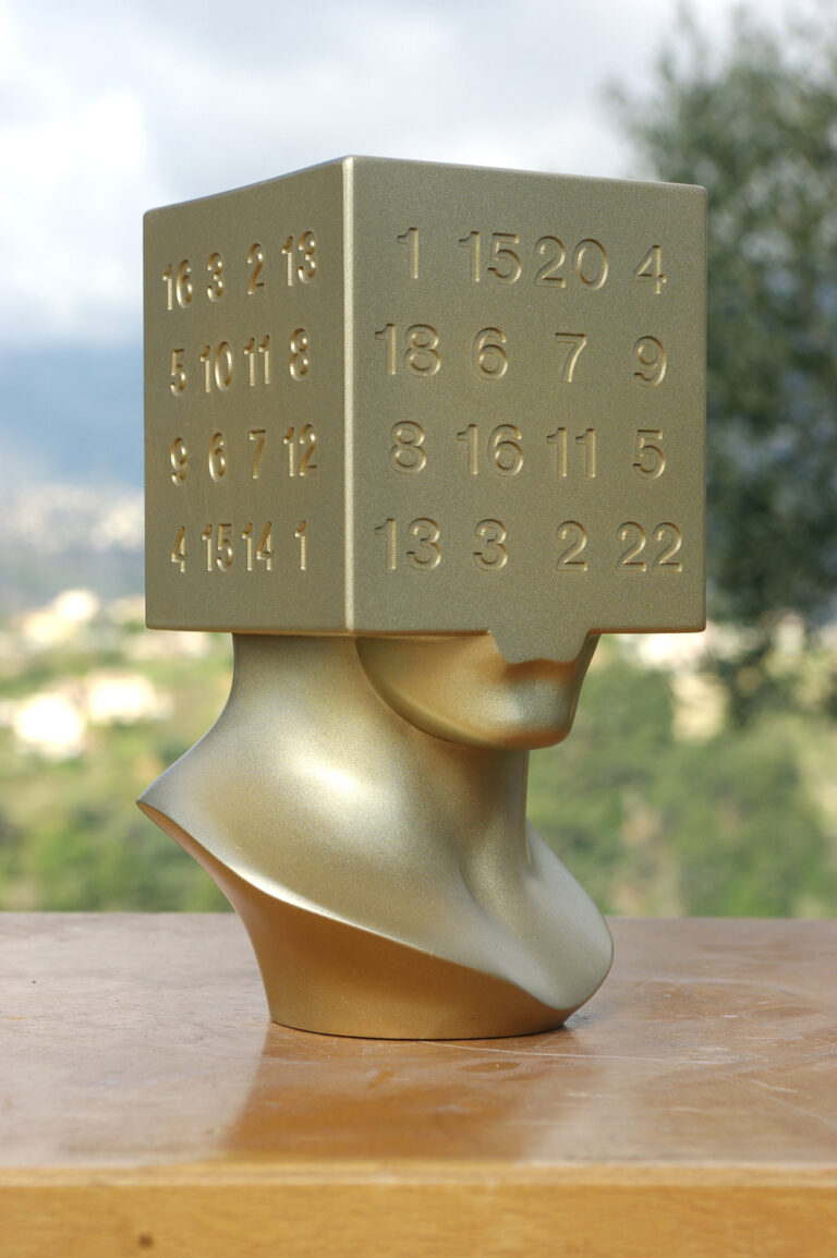 Tête carrée aux chiffres, Sosno 2010